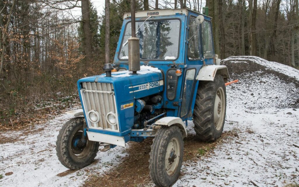 do ford still make tractors